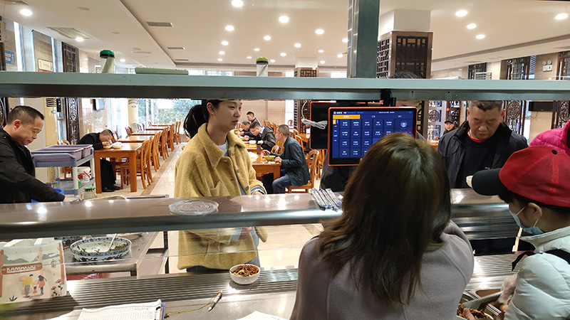 智能留样体系落地食堂后厨，标准化留样管理筑牢食品安全追溯防线